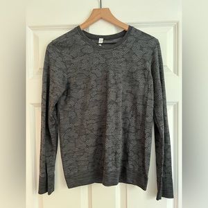 Lululemon shirt size 6